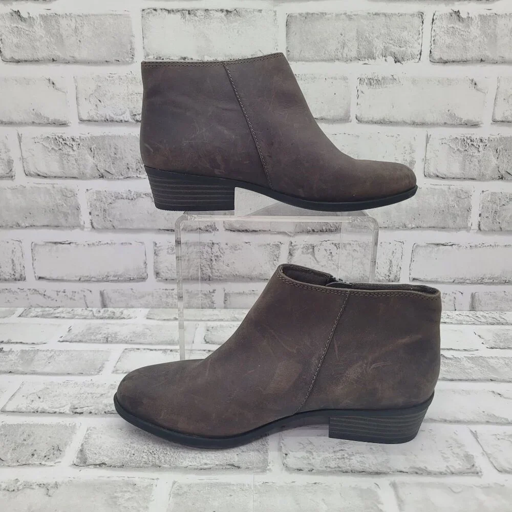 Clarks Brown Leather Ankle Booties Tassel Zippers Size 6.5 - Picture 3 of 8